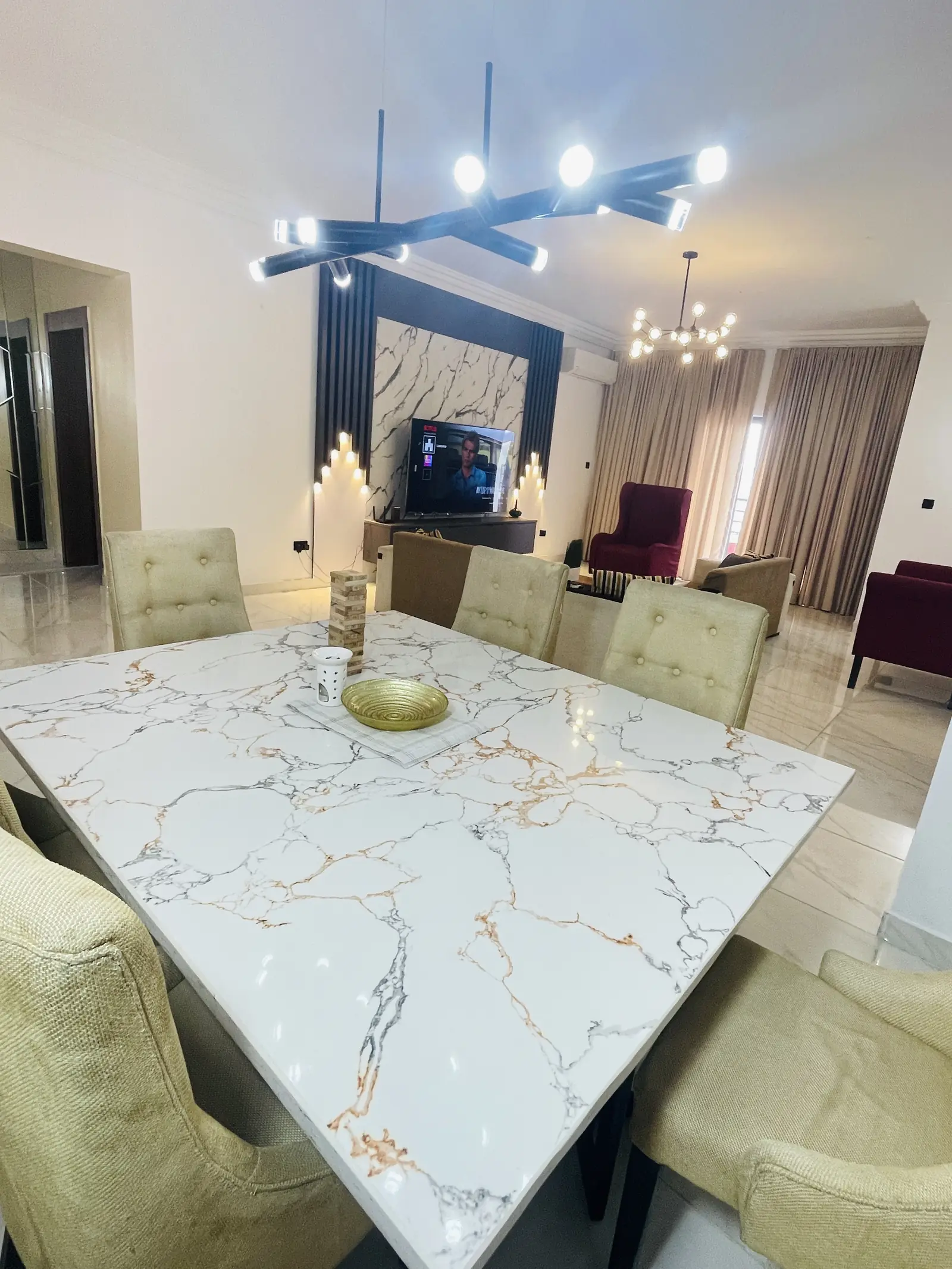 Dining table detail